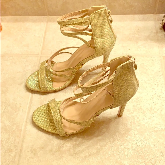 Gold strappy heels - Picture 1 of 3